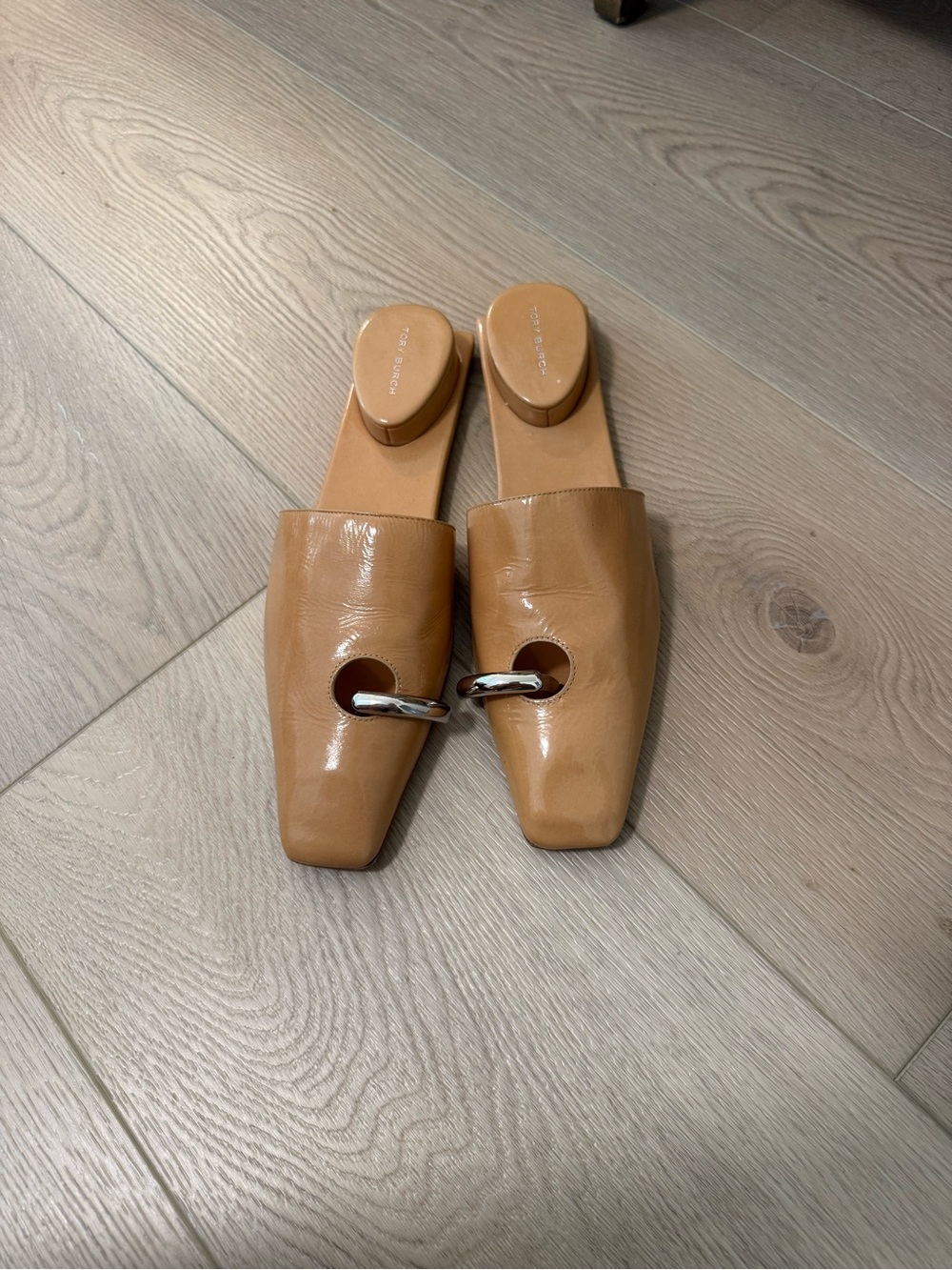 Tory Burch Pierced Mule Cantucci Tan Patent Leather Silver Ring size 11